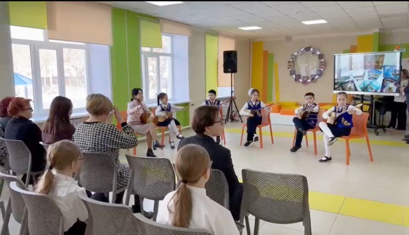 В павлодарской школе открыли библиотечный Kids-coworking